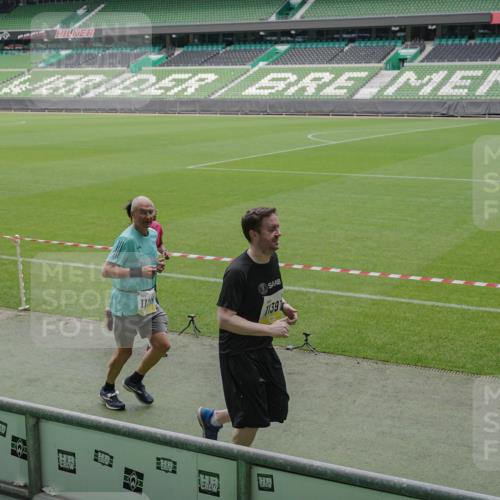 05.10.2025 - 20. swb-Marathon Bremen Michael Burmester http://msf.ph/oto/9232059 05.10.2025 10:30:39 Laufen im Stadion 7202, 7733, 9209, 9214, 9230, 9240, 9251, 9255, 9259, 9299, 9317, 9333, 9399, 9435, 9452, 9482, 9501, 9645, 9663, 9676, 9683, 9708, 9787, 9832, 9888, 9894, 9906, 9966, 9975, 9987, 10022, 10043, 10066, 10159, 10221, 10224, 10227, 10241, 10251, 10254, 10346, 10376, 10378, 10380, 10392, 10443, 10479, 10507, 10548, 10556, 10581, 10584, 10625, 10673, 10873, 11091, 11177, 11319, 7202, 9014, 9199, 9261, 9369, 9578, 9579, 9658, 9803, 10170, 10432, 10923, 10932 meine-sportfotos.de
