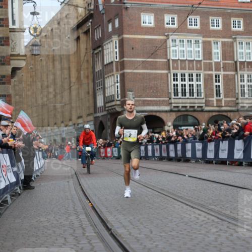 05.10.2025 - 20. swb-Marathon Bremen Yannick Fuchs http://msf.ph/oto/9232060 05.10.2025 10:28:33 Ziel 2, 33 meine-sportfotos.de