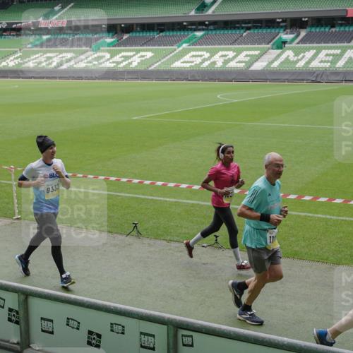 05.10.2025 - 20. swb-Marathon Bremen Michael Burmester http://msf.ph/oto/9232078 05.10.2025 10:30:40 Laufen im Stadion 7733, 9209, 9214, 9230, 9240, 9251, 9255, 9259, 9299, 9317, 9333, 9399, 9435, 9452, 9482, 9501, 9645, 9663, 9676, 9683, 9708, 9787, 9832, 9888, 9894, 9906, 9966, 9975, 9987, 10022, 10043, 10066, 10159, 10221, 10224, 10227, 10241, 10251, 10254, 10346, 10376, 10378, 10380, 10392, 10443, 10479, 10507, 10548, 10556, 10581, 10584, 10625, 10673, 10873, 11177, 11319, 7202, 9014, 9199, 9261, 9369, 9452, 9578, 9579, 9658, 9803, 10170, 10432, 10923, 10932 meine-sportfotos.de