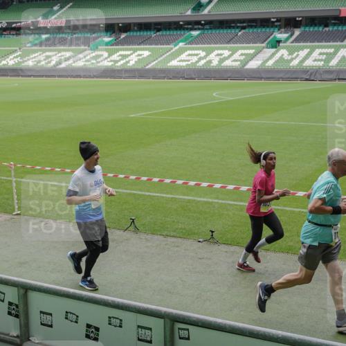 05.10.2025 - 20. swb-Marathon Bremen Michael Burmester http://msf.ph/oto/9232096 05.10.2025 10:30:40 Laufen im Stadion 7733, 9209, 9214, 9230, 9240, 9251, 9255, 9259, 9299, 9317, 9333, 9399, 9435, 9452, 9482, 9501, 9645, 9663, 9676, 9683, 9708, 9787, 9832, 9888, 9894, 9906, 9966, 9975, 9987, 10022, 10043, 10066, 10159, 10221, 10224, 10227, 10241, 10251, 10254, 10346, 10376, 10378, 10380, 10392, 10443, 10479, 10507, 10548, 10556, 10581, 10584, 10625, 10673, 10873, 11177, 11319, 7202, 9014, 9199, 9261, 9369, 9452, 9578, 9579, 9658, 9803, 10170, 10432, 10923, 10932 meine-sportfotos.de