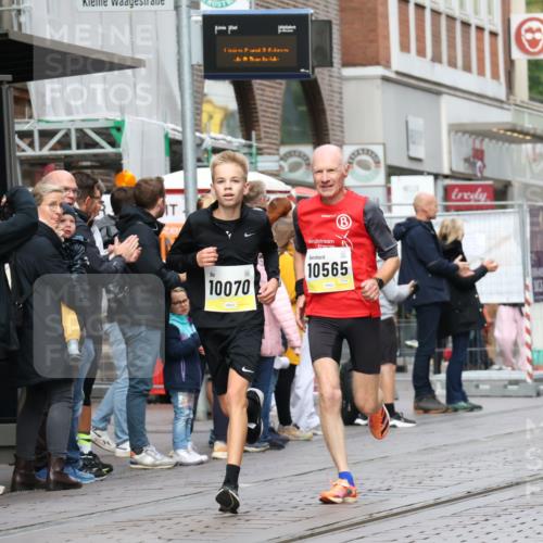 05.10.2025 - 20. swb-Marathon Bremen Strokosch-Dieckow http://msf.ph/oto/9232101 05.10.2025 10:40:09 Ziel 10070, 10565, 10658, 10686, 11114, 10070, 10565, 10658, 10686, 11114 meine-sportfotos.de