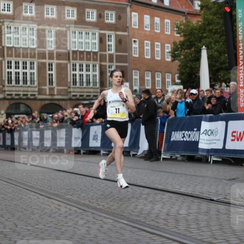 05.10.2025 - 20. swb-Marathon Bremen Yannick Fuchs http://msf.ph/oto/9232123 05.10.2025 10:30:17 Ziel 11 meine-sportfotos.de