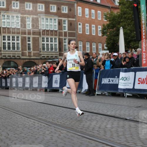 05.10.2025 - 20. swb-Marathon Bremen Yannick Fuchs http://msf.ph/oto/9232131 05.10.2025 10:30:17 Ziel 11 meine-sportfotos.de