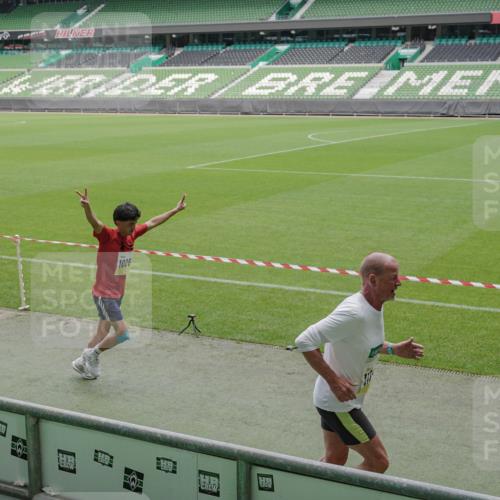 05.10.2025 - 20. swb-Marathon Bremen Michael Burmester http://msf.ph/oto/9232147 05.10.2025 10:30:42 Laufen im Stadion 7733, 9209, 9214, 9230, 9240, 9251, 9255, 9259, 9299, 9317, 9333, 9399, 9416, 9425, 9435, 9482, 9501, 9645, 9663, 9676, 9683, 9708, 9787, 9832, 9888, 9894, 9906, 9966, 9975, 9987, 10022, 10043, 10066, 10159, 10221, 10224, 10227, 10241, 10251, 10254, 10346, 10378, 10380, 10392, 10443, 10479, 10507, 10548, 10556, 10581, 10584, 10625, 10873, 11177, 11319, 7202, 9014, 9199, 9261, 9369, 9452, 9578, 9579, 9658, 9803, 10170, 10432, 10923, 10932 meine-sportfotos.de