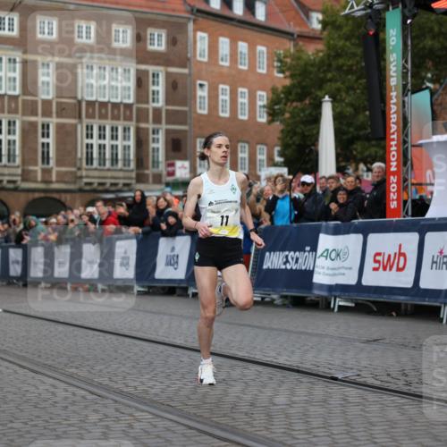 05.10.2025 - 20. swb-Marathon Bremen Yannick Fuchs http://msf.ph/oto/9232154 05.10.2025 10:30:17 Ziel 11 meine-sportfotos.de