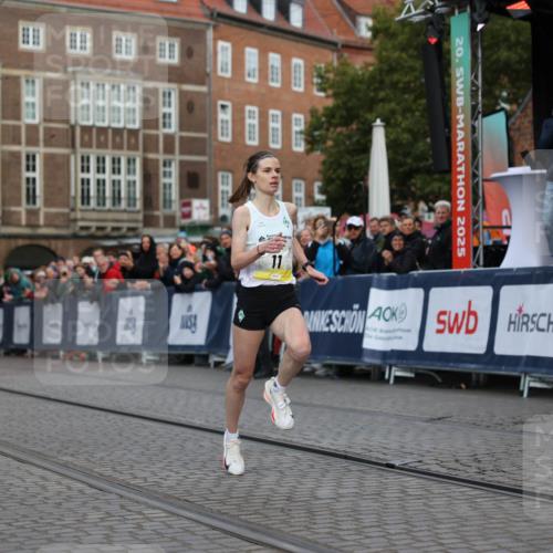 05.10.2025 - 20. swb-Marathon Bremen Yannick Fuchs http://msf.ph/oto/9232164 05.10.2025 10:30:17 Ziel 11 meine-sportfotos.de