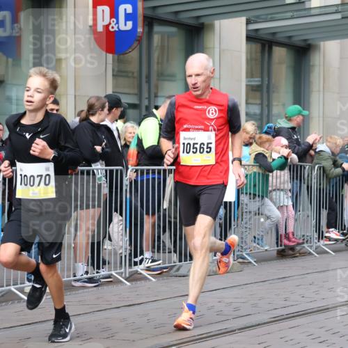 05.10.2025 - 20. swb-Marathon Bremen Strokosch-Dieckow http://msf.ph/oto/9232170 05.10.2025 10:40:13 Ziel 10070, 10161, 10229, 10565, 10658, 10686, 11114, 10070, 10161, 10229, 10565, 10658, 10686, 11114 meine-sportfotos.de