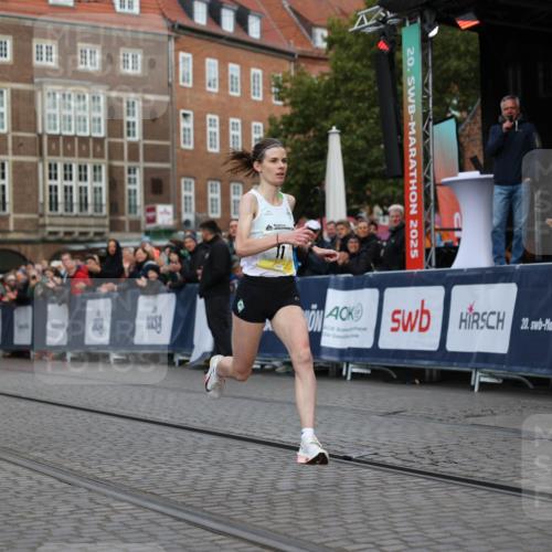 05.10.2025 - 20. swb-Marathon Bremen Yannick Fuchs http://msf.ph/oto/9232180 05.10.2025 10:30:17 Ziel 11 meine-sportfotos.de