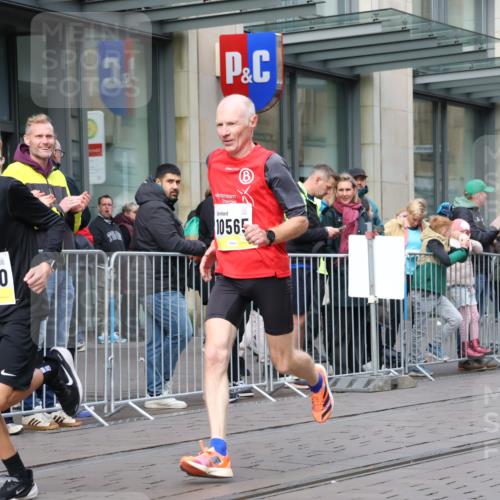 05.10.2025 - 20. swb-Marathon Bremen Strokosch-Dieckow http://msf.ph/oto/9232182 05.10.2025 10:40:13 Ziel 10070, 10161, 10229, 10565, 10658, 10686, 11114, 10070, 10161, 10229, 10565, 10658, 10686, 11114 meine-sportfotos.de