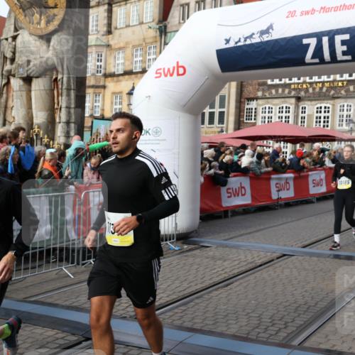 05.10.2025 - 20. swb-Marathon Bremen Yannick Fuchs http://msf.ph/oto/9232184 05.10.2025 11:03:13 Ziel 9229, 9300, 9593, 9661, 9662, 9893, 10185, 10777, 10876, 10996, 11376, 11682 meine-sportfotos.de