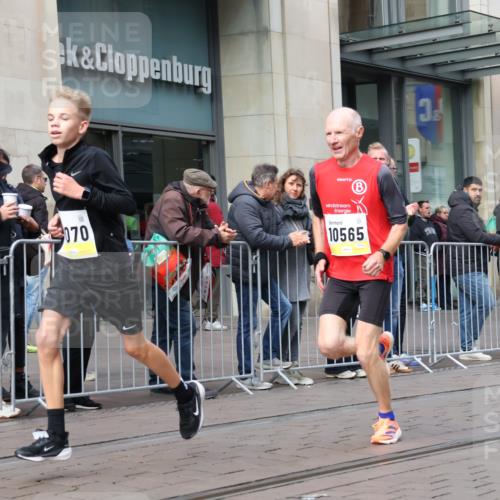 05.10.2025 - 20. swb-Marathon Bremen Strokosch-Dieckow http://msf.ph/oto/9232192 05.10.2025 10:40:13 Ziel 10070, 10161, 10229, 10565, 10658, 10686, 11114, 10070, 10161, 10229, 10565, 10658, 10686, 11114 meine-sportfotos.de