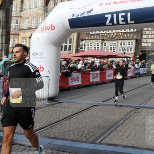 05.10.2025 - 20. swb-Marathon Bremen Yannick Fuchs http://msf.ph/oto/9232193 05.10.2025 11:03:13 Ziel 9229, 9300, 9593, 9661, 9662, 9893, 10185, 10777, 10876, 10996, 11376, 11682 meine-sportfotos.de