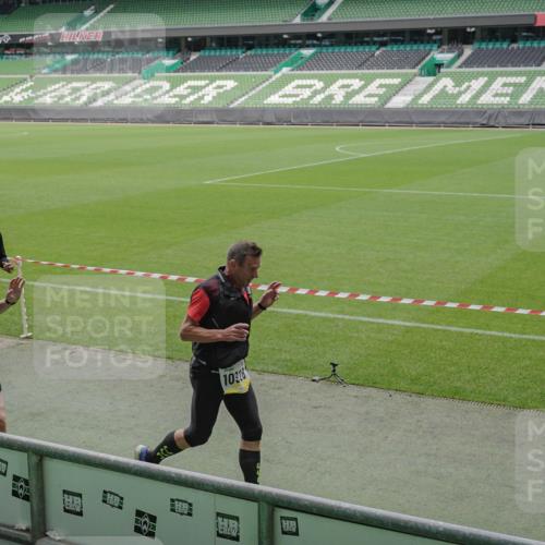 05.10.2025 - 20. swb-Marathon Bremen Michael Burmester http://msf.ph/oto/9232194 05.10.2025 10:30:44 Laufen im Stadion 7733, 9209, 9214, 9230, 9240, 9251, 9255, 9259, 9277, 9299, 9317, 9333, 9399, 9416, 9425, 9435, 9482, 9501, 9645, 9663, 9676, 9683, 9708, 9787, 9888, 9894, 9906, 9966, 9975, 9987, 10022, 10043, 10066, 10159, 10221, 10224, 10227, 10241, 10251, 10254, 10346, 10378, 10380, 10392, 10443, 10449, 10479, 10507, 10548, 10556, 10581, 10584, 10625, 10873, 11177, 11319, 7202, 9014, 9199, 9261, 9369, 9452, 9578, 9579, 9658, 9803, 10170, 10432, 10923, 10932 meine-sportfotos.de