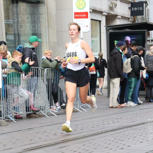 05.10.2025 - 20. swb-Marathon Bremen Strokosch-Dieckow http://msf.ph/oto/9232200 05.10.2025 10:40:16 Ziel 10070, 10161, 10229, 10565, 10686, 11114, 10070, 10161, 10229, 10565, 10686, 11114 meine-sportfotos.de