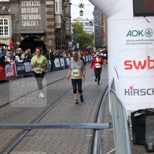 05.10.2025 - 20. swb-Marathon Bremen Yannick Fuchs http://msf.ph/oto/9232217 05.10.2025 11:03:13 Ziel 9229, 9300, 9593, 9661, 9662, 9893, 10185, 10777, 10876, 10996, 11376, 11682 meine-sportfotos.de
