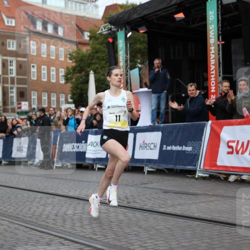 05.10.2025 - 20. swb-Marathon Bremen Yannick Fuchs http://msf.ph/oto/9232223 05.10.2025 10:30:17 Ziel 11 meine-sportfotos.de