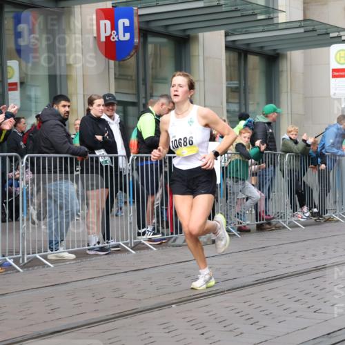 05.10.2025 - 20. swb-Marathon Bremen Strokosch-Dieckow http://msf.ph/oto/9232232 05.10.2025 10:40:17 Ziel 10070, 10161, 10229, 10565, 10686, 11114, 10070, 10161, 10229, 10565, 10686, 11114 meine-sportfotos.de