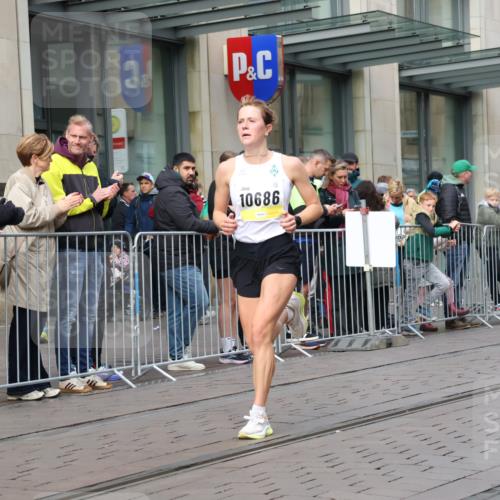 05.10.2025 - 20. swb-Marathon Bremen Strokosch-Dieckow http://msf.ph/oto/9232237 05.10.2025 10:40:17 Ziel 10070, 10161, 10229, 10565, 10686, 11114, 10070, 10161, 10229, 10565, 10686, 11114 meine-sportfotos.de