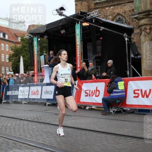 05.10.2025 - 20. swb-Marathon Bremen Yannick Fuchs http://msf.ph/oto/9232240 05.10.2025 10:30:18 Ziel 11 meine-sportfotos.de