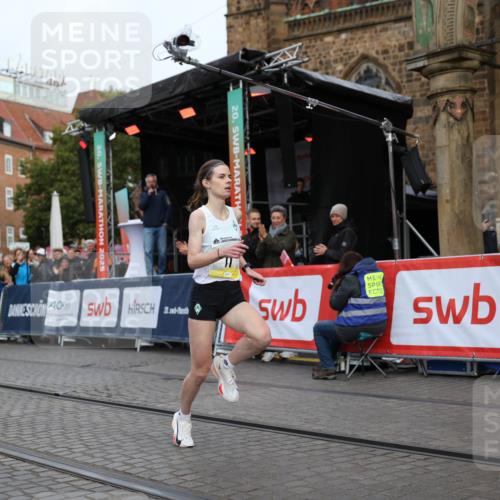 05.10.2025 - 20. swb-Marathon Bremen Yannick Fuchs http://msf.ph/oto/9232249 05.10.2025 10:30:18 Ziel 11 meine-sportfotos.de