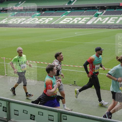 05.10.2025 - 20. swb-Marathon Bremen Michael Burmester http://msf.ph/oto/9232282 05.10.2025 10:30:46 Laufen im Stadion 7733, 9209, 9214, 9230, 9240, 9251, 9255, 9259, 9277, 9299, 9317, 9333, 9399, 9416, 9425, 9435, 9482, 9501, 9645, 9663, 9676, 9683, 9708, 9787, 9888, 9894, 9906, 9966, 9975, 9987, 10022, 10043, 10066, 10159, 10221, 10224, 10227, 10241, 10251, 10254, 10346, 10378, 10380, 10392, 10443, 10449, 10479, 10507, 10514, 10548, 10556, 10581, 10584, 10625, 10873, 11319, 7202, 9014, 9199, 9261, 9369, 9452, 9578, 9579, 9658, 9803, 10170, 10432, 10923, 10932 meine-sportfotos.de