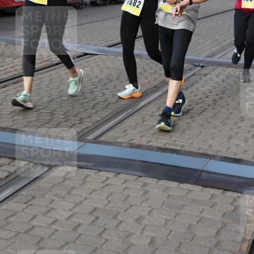 05.10.2025 - 20. swb-Marathon Bremen Yannick Fuchs http://msf.ph/oto/9232286 05.10.2025 11:03:16 Ziel 9229, 9300, 9593, 9661, 9662, 10185, 10996, 11376, 11682 meine-sportfotos.de