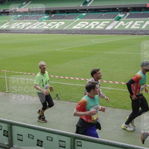 05.10.2025 - 20. swb-Marathon Bremen Michael Burmester http://msf.ph/oto/9232296 05.10.2025 10:30:47 Laufen im Stadion 7733, 9209, 9214, 9230, 9240, 9251, 9255, 9259, 9263, 9277, 9299, 9317, 9333, 9399, 9416, 9425, 9482, 9501, 9645, 9663, 9676, 9683, 9708, 9787, 9888, 9894, 9906, 9966, 9975, 9987, 10022, 10043, 10066, 10159, 10221, 10224, 10227, 10241, 10251, 10254, 10317, 10346, 10378, 10380, 10392, 10443, 10449, 10479, 10507, 10514, 10548, 10556, 10581, 10584, 10625, 10873, 11319, 7202, 9014, 9199, 9261, 9369, 9452, 9578, 9579, 9658, 9803, 10170, 10432, 10923, 10932 meine-sportfotos.de
