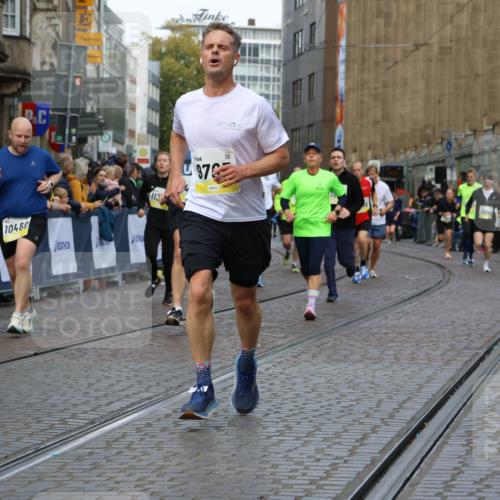 05.10.2025 - 20. swb-Marathon Bremen Strokosch-Dieckow http://msf.ph/oto/9232297 05.10.2025 10:53:10 Ziel 9449, 9703, 9834, 9956, 10128, 10242, 10349, 10460, 10466, 10806, 10958, 10993, 11300, 11377, 11510, 11512 meine-sportfotos.de