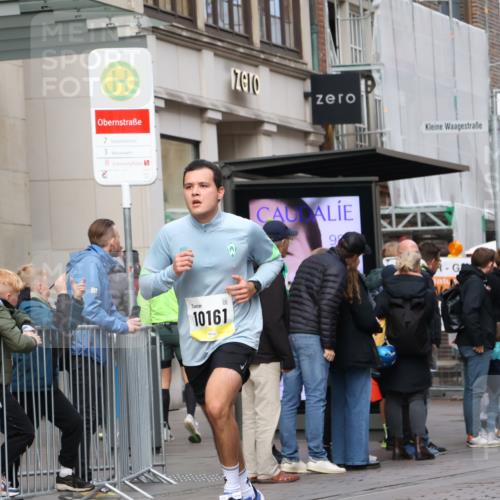 05.10.2025 - 20. swb-Marathon Bremen Strokosch-Dieckow http://msf.ph/oto/9232303 05.10.2025 10:40:30 Ziel 10161, 10229, 10161, 10229 meine-sportfotos.de