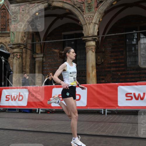 05.10.2025 - 20. swb-Marathon Bremen Yannick Fuchs http://msf.ph/oto/9232308 05.10.2025 10:30:18 Ziel 11 meine-sportfotos.de