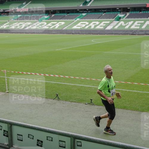 05.10.2025 - 20. swb-Marathon Bremen Michael Burmester http://msf.ph/oto/9232314 05.10.2025 10:30:47 Laufen im Stadion 7733, 9209, 9214, 9230, 9240, 9251, 9255, 9259, 9263, 9277, 9299, 9317, 9333, 9399, 9416, 9425, 9482, 9501, 9645, 9663, 9676, 9683, 9708, 9787, 9888, 9894, 9906, 9966, 9975, 9987, 10022, 10043, 10066, 10159, 10221, 10224, 10227, 10241, 10251, 10254, 10317, 10346, 10378, 10380, 10392, 10443, 10449, 10479, 10507, 10514, 10548, 10556, 10581, 10584, 10625, 10873, 11319, 7202, 9014, 9199, 9261, 9369, 9452, 9578, 9579, 9658, 9803, 10170, 10432, 10923, 10932 meine-sportfotos.de