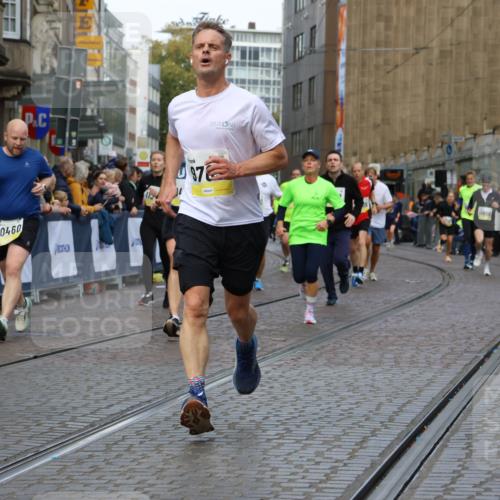 05.10.2025 - 20. swb-Marathon Bremen Strokosch-Dieckow http://msf.ph/oto/9232320 05.10.2025 10:53:10 Ziel 9449, 9703, 9834, 9956, 10128, 10242, 10349, 10460, 10466, 10806, 10958, 10993, 11300, 11377, 11510, 11512 meine-sportfotos.de