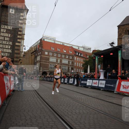 05.10.2025 - 20. swb-Marathon Bremen Yannick Fuchs http://msf.ph/oto/9232330 05.10.2025 10:30:52 Ziel  meine-sportfotos.de