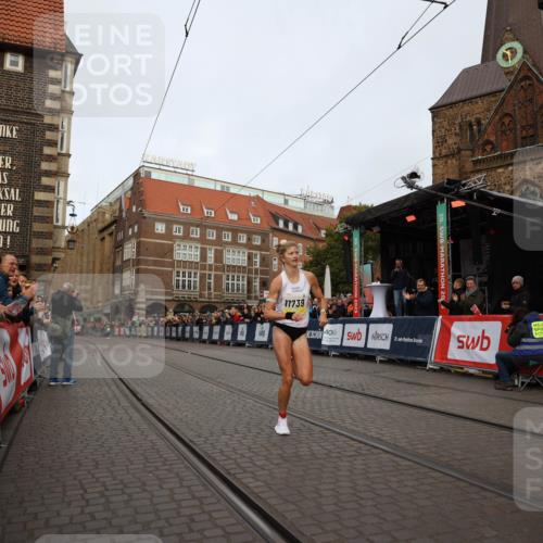 05.10.2025 - 20. swb-Marathon Bremen Yannick Fuchs http://msf.ph/oto/9232336 05.10.2025 10:30:52 Ziel  meine-sportfotos.de
