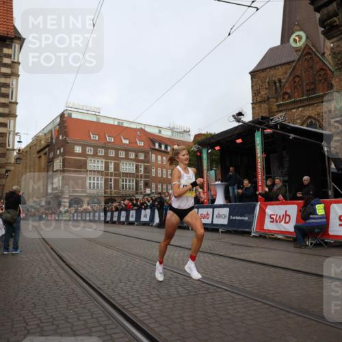 05.10.2025 - 20. swb-Marathon Bremen Yannick Fuchs http://msf.ph/oto/9232355 05.10.2025 10:30:52 Ziel  meine-sportfotos.de