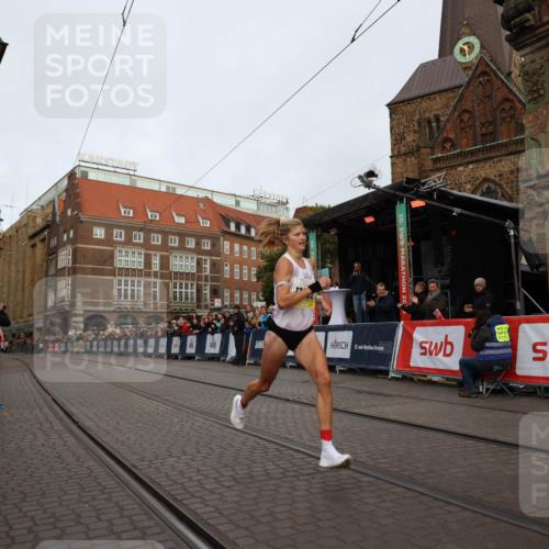 05.10.2025 - 20. swb-Marathon Bremen Yannick Fuchs http://msf.ph/oto/9232361 05.10.2025 10:30:52 Ziel  meine-sportfotos.de