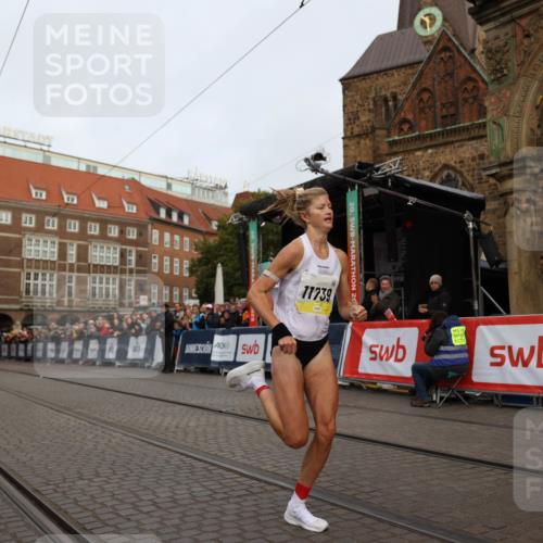 05.10.2025 - 20. swb-Marathon Bremen Yannick Fuchs http://msf.ph/oto/9232381 05.10.2025 10:30:53 Ziel  meine-sportfotos.de