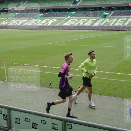 05.10.2025 - 20. swb-Marathon Bremen Michael Burmester http://msf.ph/oto/9232386 05.10.2025 10:30:50 Laufen im Stadion 7733, 9209, 9214, 9230, 9240, 9251, 9259, 9263, 9277, 9299, 9317, 9333, 9399, 9416, 9425, 9449, 9482, 9501, 9584, 9645, 9663, 9676, 9683, 9708, 9715, 9787, 9888, 9894, 9906, 9934, 9966, 9987, 10016, 10022, 10043, 10066, 10159, 10221, 10224, 10227, 10241, 10251, 10254, 10317, 10346, 10378, 10380, 10392, 10443, 10449, 10479, 10507, 10514, 10556, 10581, 10584, 10625, 10873, 11319, 7202, 9199, 9261, 9452, 9578, 9579, 9658, 9803, 10432, 10923, 10932 meine-sportfotos.de