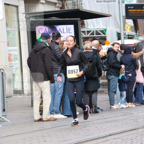 05.10.2025 - 20. swb-Marathon Bremen Strokosch-Dieckow http://msf.ph/oto/9232393 05.10.2025 10:40:49 Ziel 9262, 10606, 10952, 11069, 11086, 9262, 10606, 10952, 11069, 11086 meine-sportfotos.de