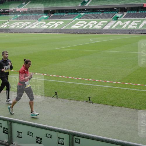 05.10.2025 - 20. swb-Marathon Bremen Michael Burmester http://msf.ph/oto/9232419 05.10.2025 10:30:53 Laufen im Stadion 7733, 9209, 9214, 9230, 9240, 9251, 9263, 9267, 9277, 9299, 9317, 9333, 9399, 9416, 9425, 9449, 9482, 9501, 9584, 9645, 9663, 9676, 9683, 9708, 9715, 9742, 9787, 9852, 9888, 9894, 9906, 9934, 9966, 9987, 10016, 10022, 10043, 10066, 10159, 10221, 10224, 10227, 10241, 10251, 10254, 10317, 10346, 10356, 10378, 10380, 10392, 10443, 10449, 10479, 10507, 10514, 10556, 10581, 10584, 10625, 10638, 11319, 7202, 9199, 9261, 9452, 9658, 9803, 10432, 10923 meine-sportfotos.de