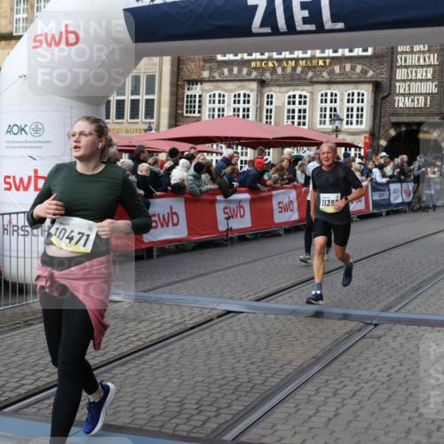 05.10.2025 - 20. swb-Marathon Bremen Yannick Fuchs http://msf.ph/oto/9232423 05.10.2025 11:03:22 Ziel 9246, 9300, 9325, 10142, 10471, 10926, 10996, 11390, 11682 meine-sportfotos.de