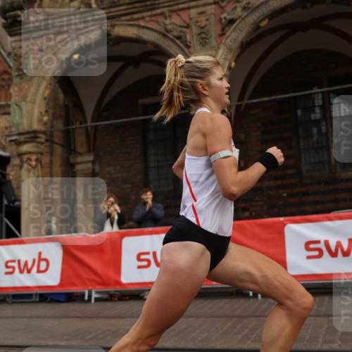 05.10.2025 - 20. swb-Marathon Bremen Yannick Fuchs http://msf.ph/oto/9232444 05.10.2025 10:30:53 Ziel  meine-sportfotos.de