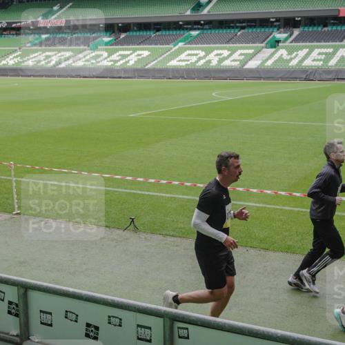 05.10.2025 - 20. swb-Marathon Bremen Michael Burmester http://msf.ph/oto/9232463 05.10.2025 10:30:54 Laufen im Stadion 7733, 9209, 9214, 9230, 9240, 9251, 9263, 9267, 9277, 9299, 9317, 9333, 9399, 9416, 9425, 9449, 9482, 9501, 9584, 9645, 9663, 9676, 9683, 9708, 9715, 9742, 9787, 9852, 9888, 9894, 9906, 9934, 9966, 9987, 10016, 10022, 10043, 10066, 10159, 10221, 10224, 10227, 10241, 10251, 10254, 10317, 10346, 10356, 10378, 10380, 10392, 10449, 10479, 10507, 10514, 10556, 10581, 10584, 10625, 10636, 10638, 11319, 7202, 9199, 9261, 9452, 9803, 10432 meine-sportfotos.de