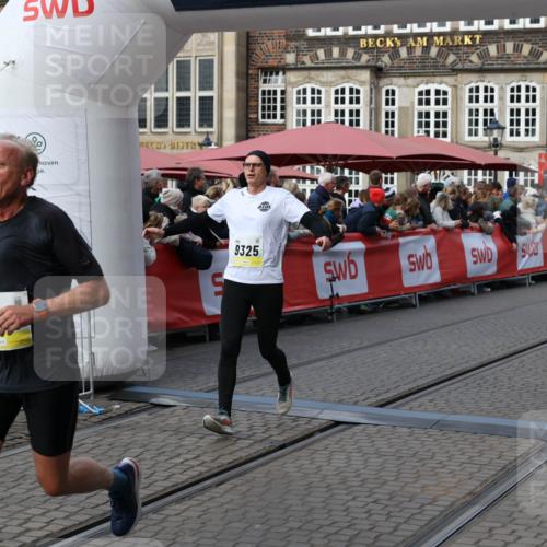 05.10.2025 - 20. swb-Marathon Bremen Yannick Fuchs http://msf.ph/oto/9232490 05.10.2025 11:03:23 Ziel 9246, 9325, 10142, 10405, 10471, 10926, 10996, 11390, 11508, 11509 meine-sportfotos.de