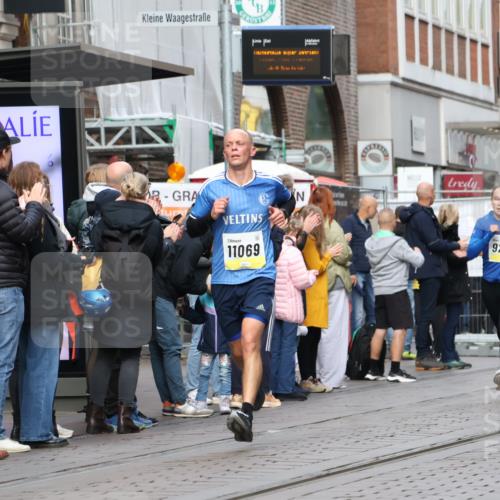 05.10.2025 - 20. swb-Marathon Bremen Strokosch-Dieckow http://msf.ph/oto/9232518 05.10.2025 10:41:01 Ziel 9262, 10744, 10910, 11069, 11086, 9262, 10744, 10910, 11069, 11086 meine-sportfotos.de