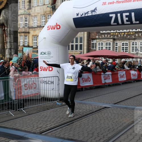 05.10.2025 - 20. swb-Marathon Bremen Yannick Fuchs http://msf.ph/oto/9232534 05.10.2025 11:03:24 Ziel 9246, 9325, 10142, 10405, 10471, 10926, 11390, 11467, 11508, 11509 meine-sportfotos.de