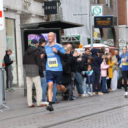 05.10.2025 - 20. swb-Marathon Bremen Strokosch-Dieckow http://msf.ph/oto/9232536 05.10.2025 10:41:02 Ziel 9262, 10744, 10910, 11069, 11086, 9262, 10744, 10910, 11069, 11086 meine-sportfotos.de