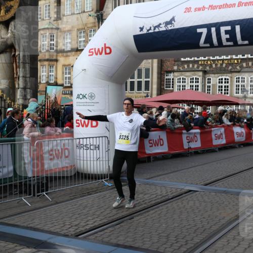 05.10.2025 - 20. swb-Marathon Bremen Yannick Fuchs http://msf.ph/oto/9232544 05.10.2025 11:03:24 Ziel 9246, 9325, 10142, 10405, 10471, 10926, 11390, 11467, 11508, 11509 meine-sportfotos.de