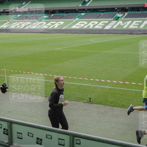 05.10.2025 - 20. swb-Marathon Bremen Michael Burmester http://msf.ph/oto/9232546 05.10.2025 10:30:57 Laufen im Stadion 7733, 9209, 9214, 9230, 9240, 9251, 9263, 9267, 9277, 9287, 9299, 9317, 9333, 9337, 9399, 9416, 9425, 9431, 9449, 9482, 9501, 9584, 9645, 9663, 9676, 9683, 9708, 9715, 9742, 9787, 9791, 9852, 9888, 9894, 9906, 9934, 9966, 9987, 10016, 10043, 10066, 10163, 10199, 10221, 10224, 10227, 10240, 10241, 10251, 10254, 10317, 10321, 10346, 10356, 10378, 10380, 10392, 10449, 10479, 10507, 10514, 10537, 10556, 10581, 10584, 10625, 10636, 10638, 11319, 7202, 9199, 9261, 9452 meine-sportfotos.de