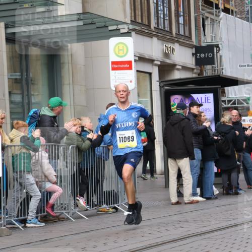 05.10.2025 - 20. swb-Marathon Bremen Strokosch-Dieckow http://msf.ph/oto/9232553 05.10.2025 10:41:03 Ziel 9262, 10744, 10910, 11069, 11086, 9262, 10744, 10910, 11069, 11086 meine-sportfotos.de